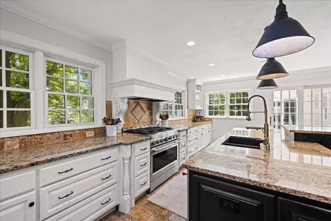 Kitchen - 612 Nelson Rd, Maple Plain, MN 55359 photo 6 of 8