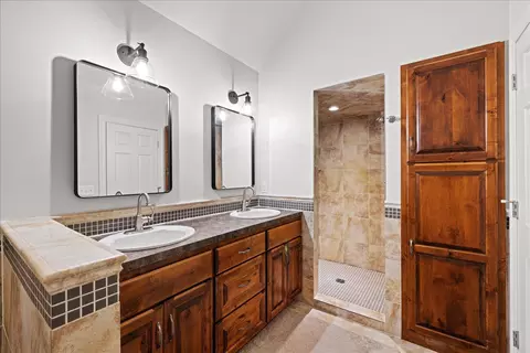 Bath - 612 Nelson Rd, Maple Plain, MN 55359 photo 6 of 10
