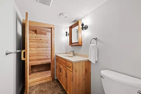 Bath - 612 Nelson Rd, Maple Plain, MN 55359 photo 8 of 10