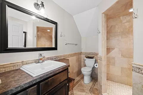 Bath - 612 Nelson Rd, Maple Plain, MN 55359 photo 1 of 10