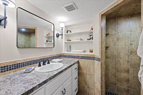 Bath - 612 Nelson Rd, Maple Plain, MN 55359 photo 9 of 10