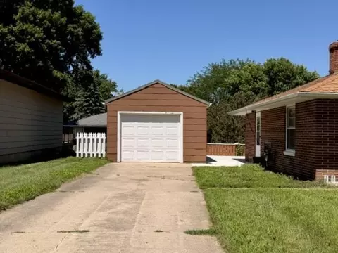 Exterior - 830 6th St, Windom, MN 56101 photo 2 of 7