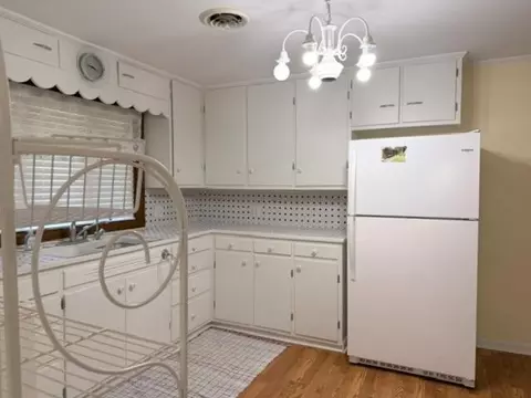 Kitchen - 830 6th St, Windom, MN 56101 photo 3 of 3