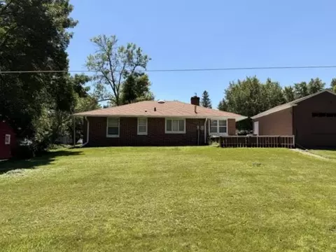 Exterior - 830 6th St, Windom, MN 56101 photo 6 of 7