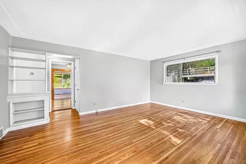 Living - 1319 Brainerd Ave, Duluth, MN 55811 photo 4 of 4