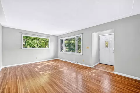 Living - 1319 Brainerd Ave, Duluth, MN 55811 photo 1 of 4