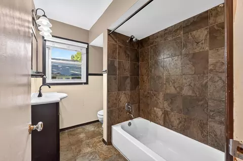 Bath - 1319 Brainerd Ave, Duluth, MN 55811 photo 1 of 2