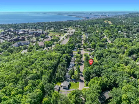 View/Area - 1319 Brainerd Ave, Duluth, MN 55811 photo 5 of 6