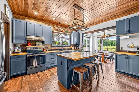 Kitchen - 3588 Highway 3, Two Harbors, MN 55616 photo 2 of 4