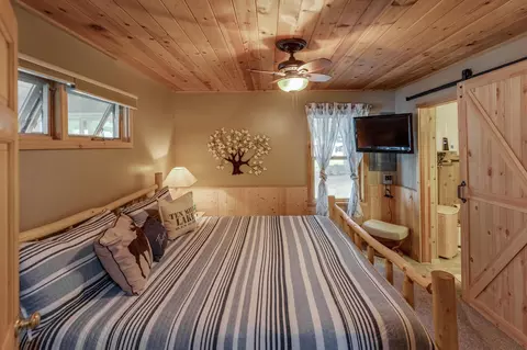 Bedroom - 4814 Hiram Loop Rd NW, Hackensack, MN 56452 photo 5 of 8