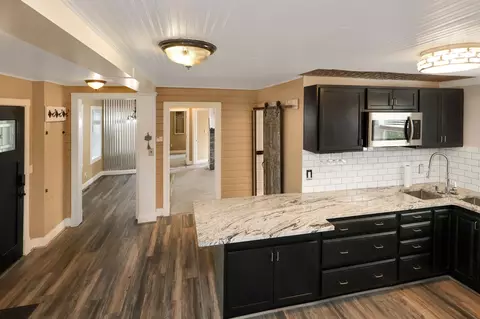 Entry Way - 623 7th St SE, Saint Cloud, MN 56304 photo 2 of 4