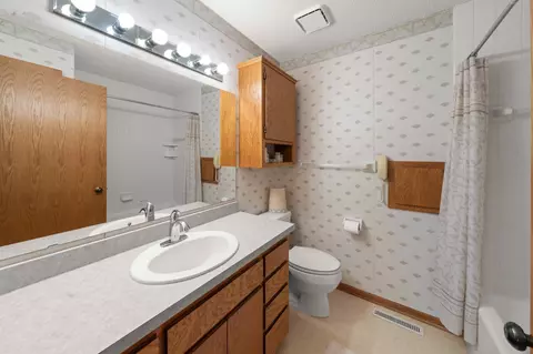Bath - 4 Ridge Rd #B, Circle Pines, MN 55014 photo 4 of 5