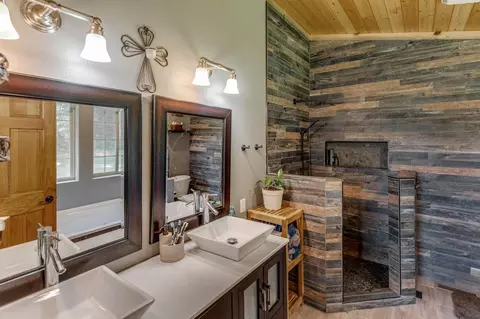 Bath - 28877 Todd Line Rd, Staples, MN 56479 photo 1 of 6