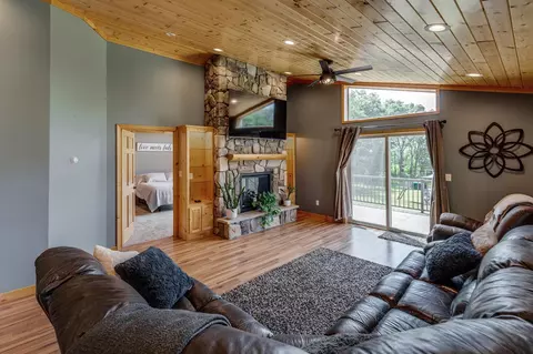 Living - 28877 Todd Line Rd, Staples, MN 56479 photo 3 of 5