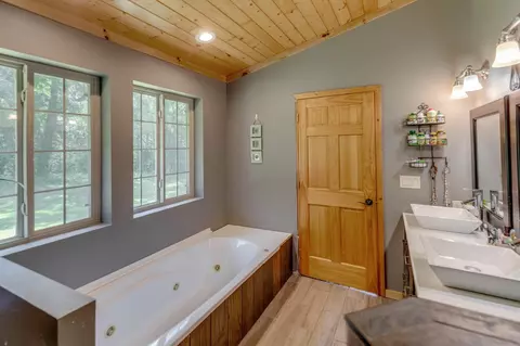 Bath - 28877 Todd Line Rd, Staples, MN 56479 photo 3 of 6