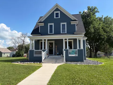 205 1st St SE, Hayfield, MN 55940