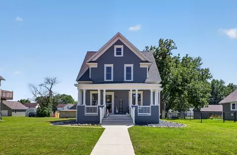 205 1st St SE, Hayfield, MN 55940
