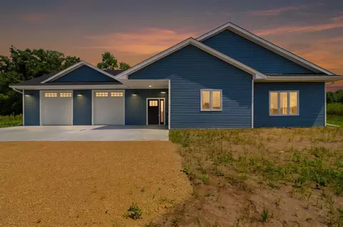 32 256th St, Osceola, WI 54020