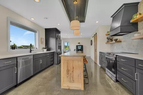 Kitchen - 3025 Nottingham Rd S, Saint Cloud, MN 56301 photo 5 of 6