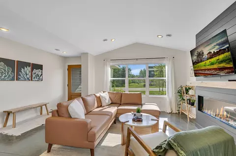 Living - 3025 Nottingham Rd S, Saint Cloud, MN 56301 photo 1 of 3