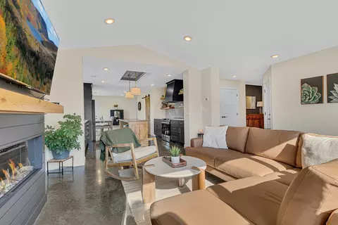 Living - 3025 Nottingham Rd S, Saint Cloud, MN 56301 photo 3 of 3