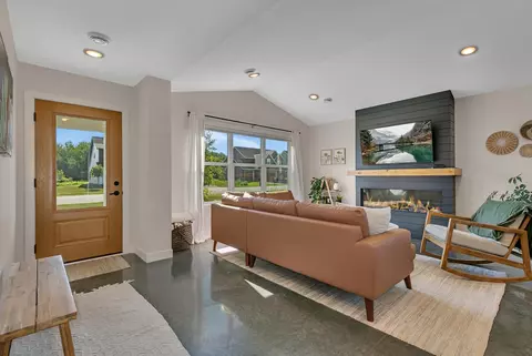 Entry Way - 3025 Nottingham Rd S, Saint Cloud, MN 56301 photo 1 of 3