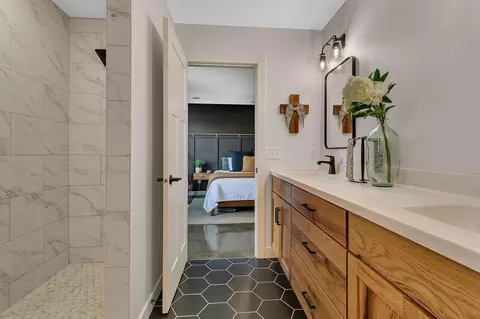 Bath - 3025 Nottingham Rd S, Saint Cloud, MN 56301 photo 2 of 4