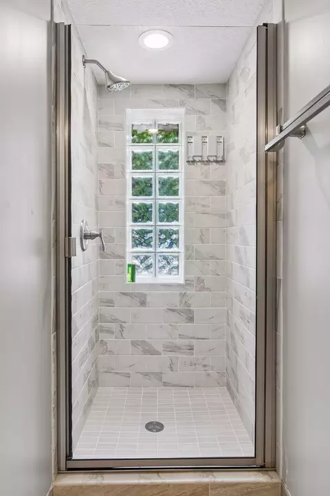 Bath - 2900 Skyline Dr, Eagan, MN 55121 photo 6 of 7