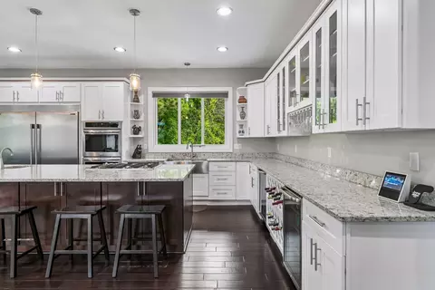 Kitchen - 2900 Skyline Dr, Eagan, MN 55121 photo 2 of 9
