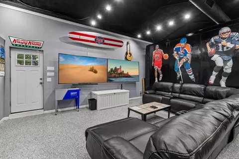 Living - 2900 Skyline Dr, Eagan, MN 55121 photo 5 of 5