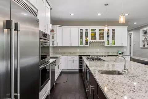 Kitchen - 2900 Skyline Dr, Eagan, MN 55121 photo 6 of 9