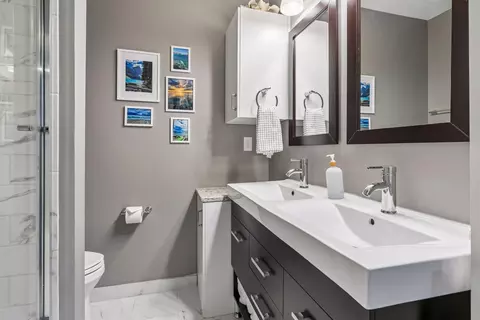 Bath - 2900 Skyline Dr, Eagan, MN 55121 photo 4 of 7