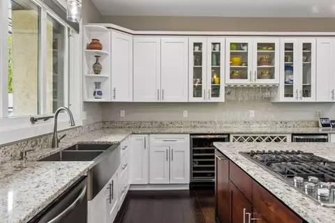 Kitchen - 2900 Skyline Dr, Eagan, MN 55121 photo 7 of 9