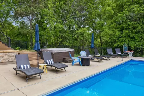 Exterior - 2900 Skyline Dr, Eagan, MN 55121 photo 5 of 10