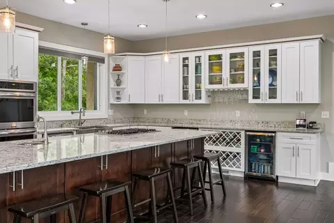 Kitchen - 2900 Skyline Dr, Eagan, MN 55121 photo 4 of 9
