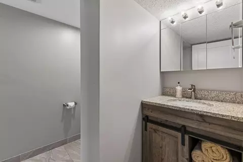 Bath - 2900 Skyline Dr, Eagan, MN 55121 photo 5 of 7