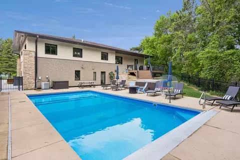 Exterior - 2900 Skyline Dr, Eagan, MN 55121 photo 6 of 10