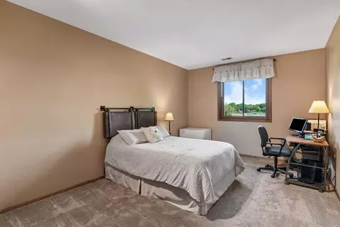 Bedroom - 1824 Commerce Blvd, Mound, MN 55364 photo 3 of 4