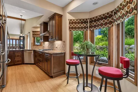 Kitchen - 1824 Commerce Blvd, Mound, MN 55364 photo 7 of 8