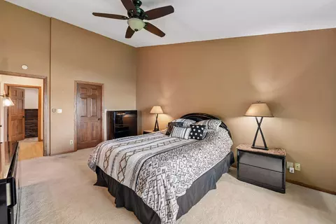 Bedroom - 1824 Commerce Blvd, Mound, MN 55364 photo 2 of 4