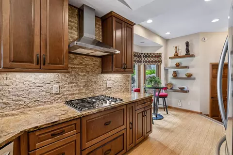 Kitchen - 1824 Commerce Blvd, Mound, MN 55364 photo 5 of 8
