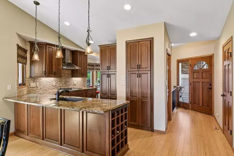 Kitchen - 1824 Commerce Blvd, Mound, MN 55364 photo 2 of 8