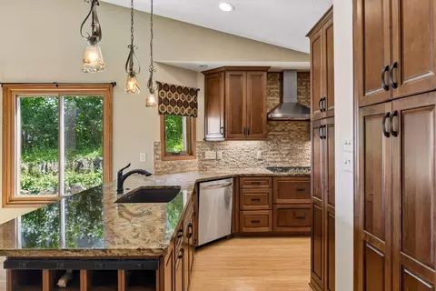 Kitchen - 1824 Commerce Blvd, Mound, MN 55364 photo 4 of 8