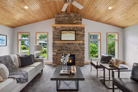 253 Teckla Ct, Lino Lakes, MN 55014