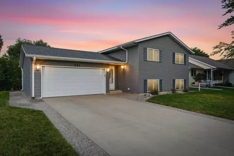 747 Louisiana St NW, Hutchinson, MN 55350