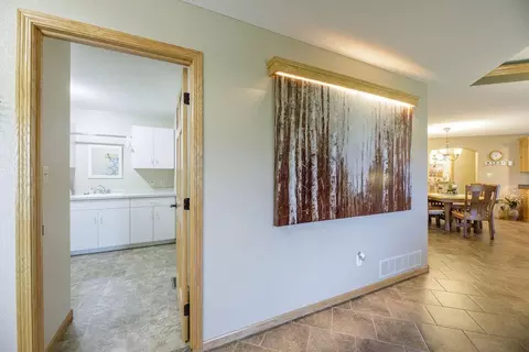 Entry Way - 3807 N Eagle Rd, Willmar, MN 56201 photo 2 of 4