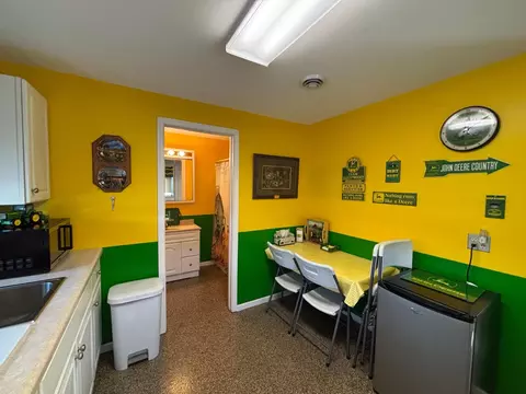 Kitchen - 3807 N Eagle Rd, Willmar, MN 56201 photo 5 of 6