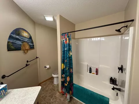 Bath - 3807 N Eagle Rd, Willmar, MN 56201 photo 2 of 9