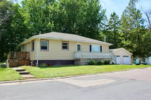 129 4th St NE, Blooming Prairie, MN 55917