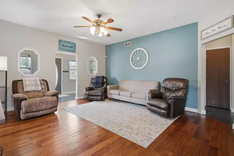 Entry Way - 604 E Walnut Ave, Olivia, MN 56277 photo 3 of 6